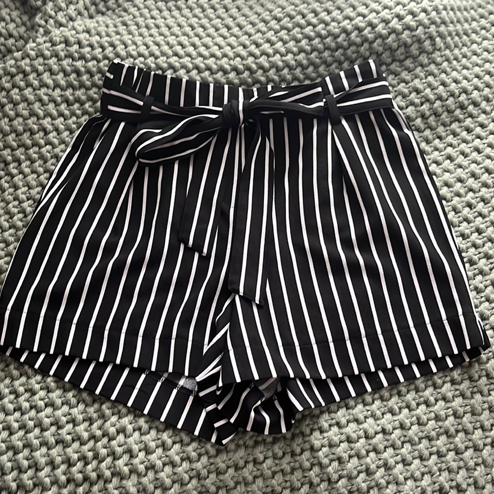 HAVE.. black and white striped stretchy dress shorts with tie.